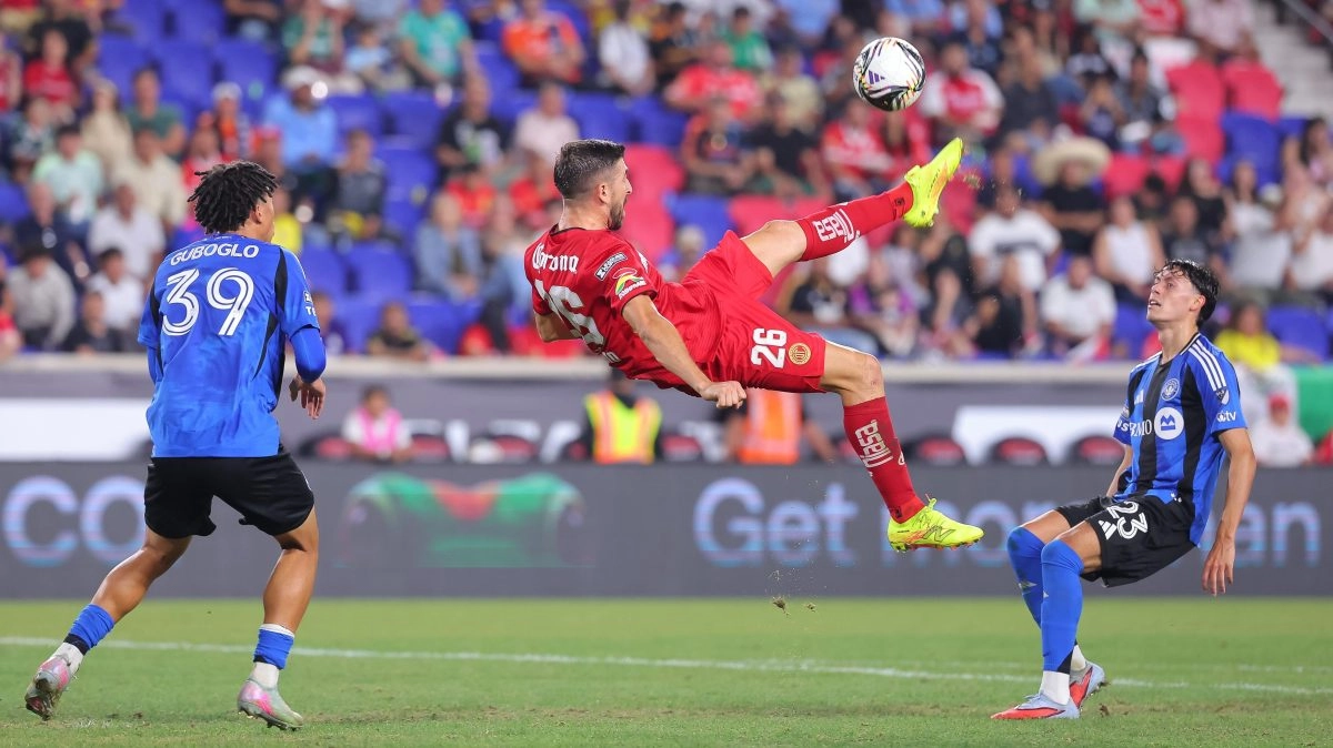 Paulinho was dispatched with goal of Chilena in the remote of the toluca 21 vs cf Montreal