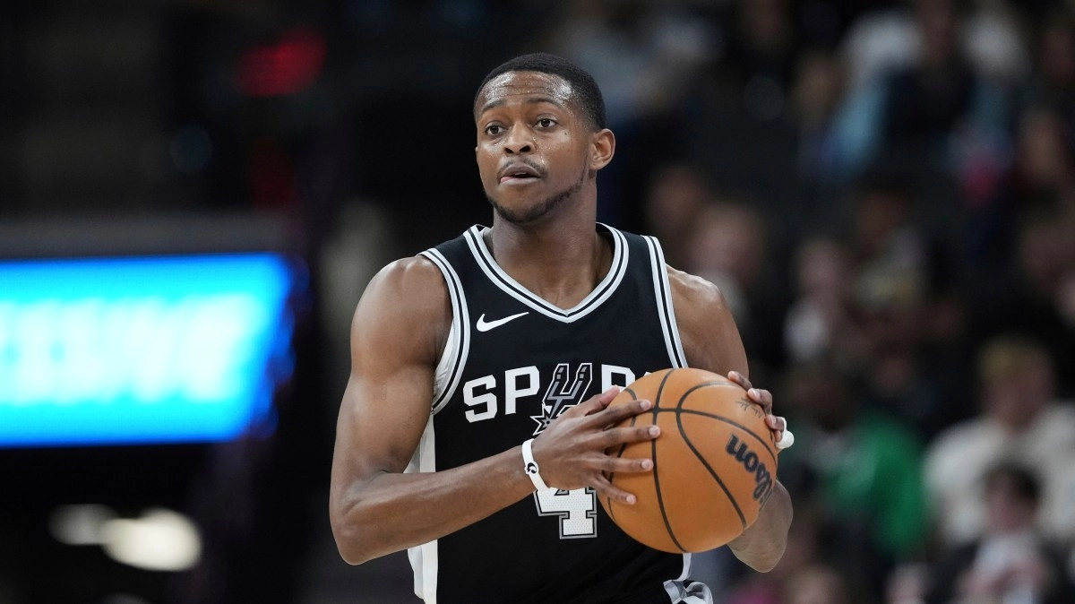 Deaaron fox assures its future in San Antonio with a extension millionaire