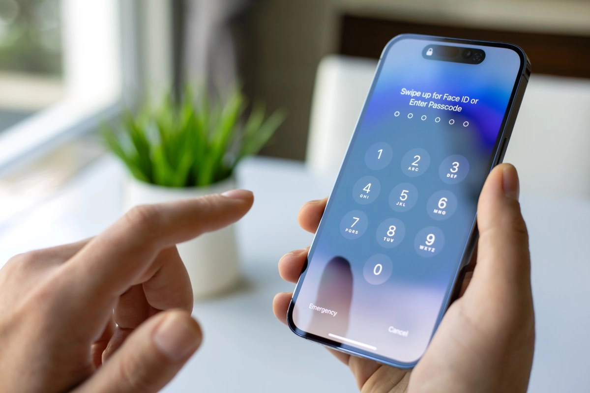 So you can see the password of a wifi network from your iPhone with total security