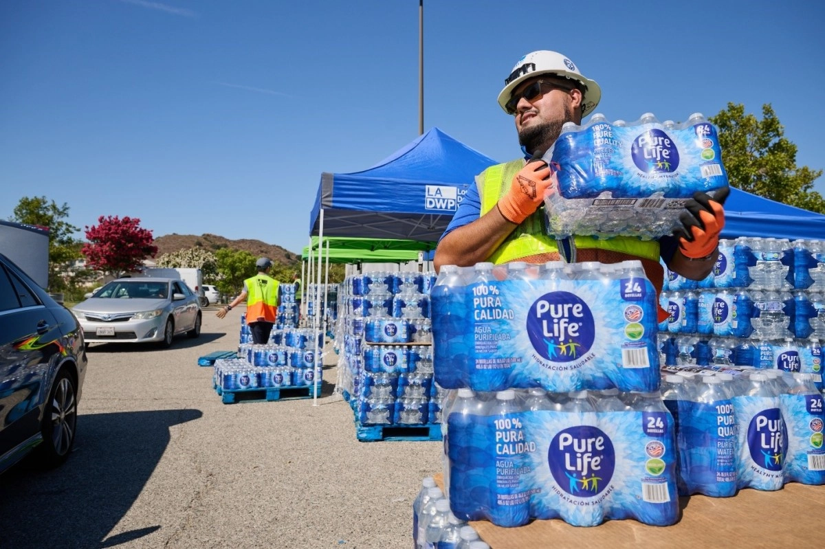 Thousands of families remain without water in grenade hills and porter ranch