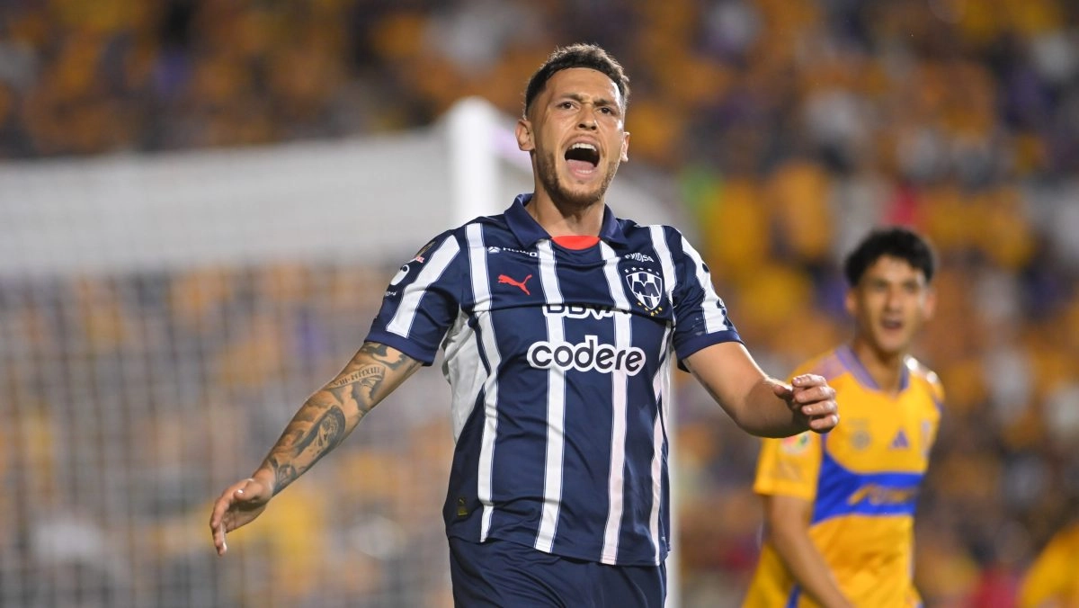 Lucas Ocampo with  File of missing  in Monterrey
