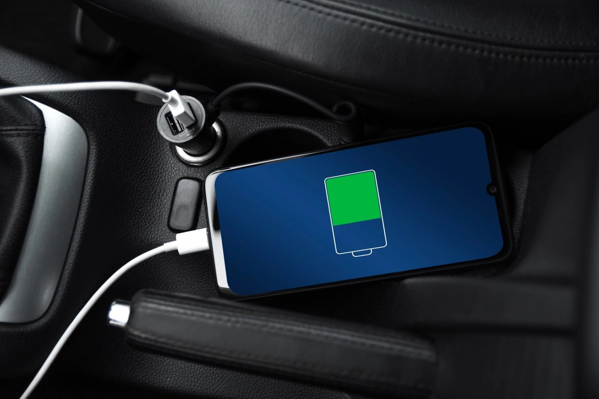 Load the phone in tu auto could be destroying the battery your equipment