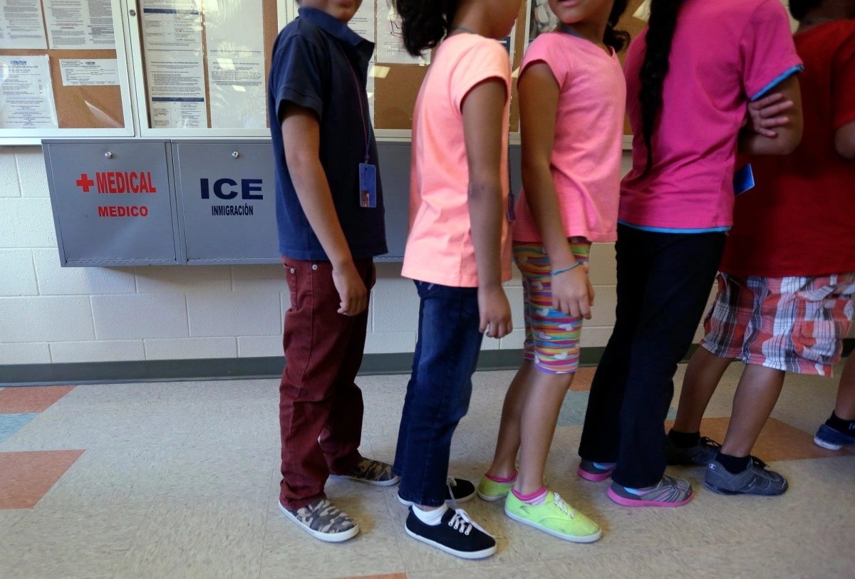 Concern by the treatment of the children undocumented in the centers detention of ICE