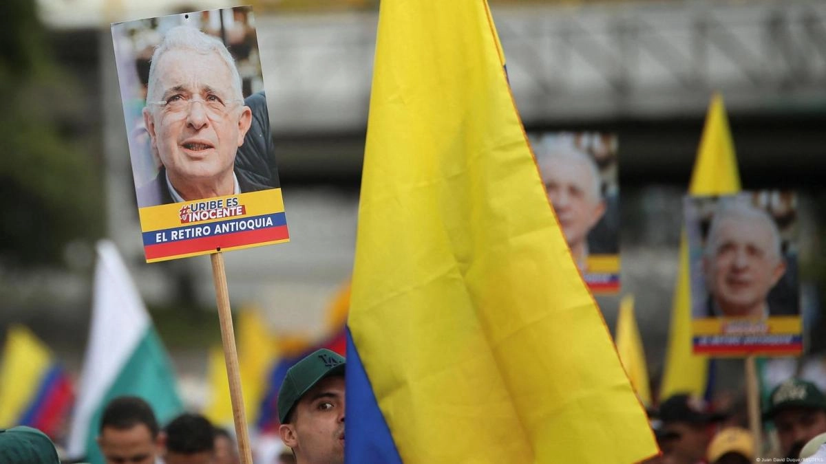 Justice of Colombia orders release to former president lvaro Uribe accused of bribes