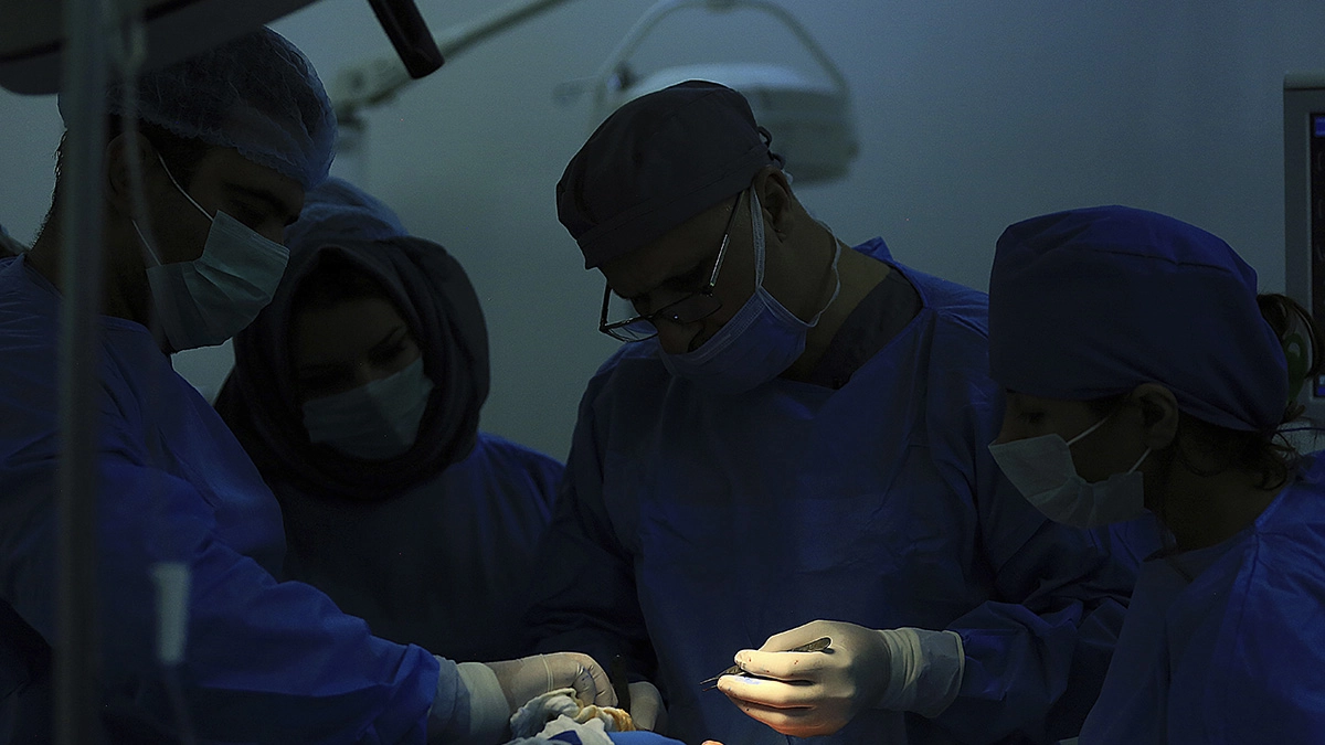 Alert over hundreds of doctors without card that do surgeries plastic in the border with USA