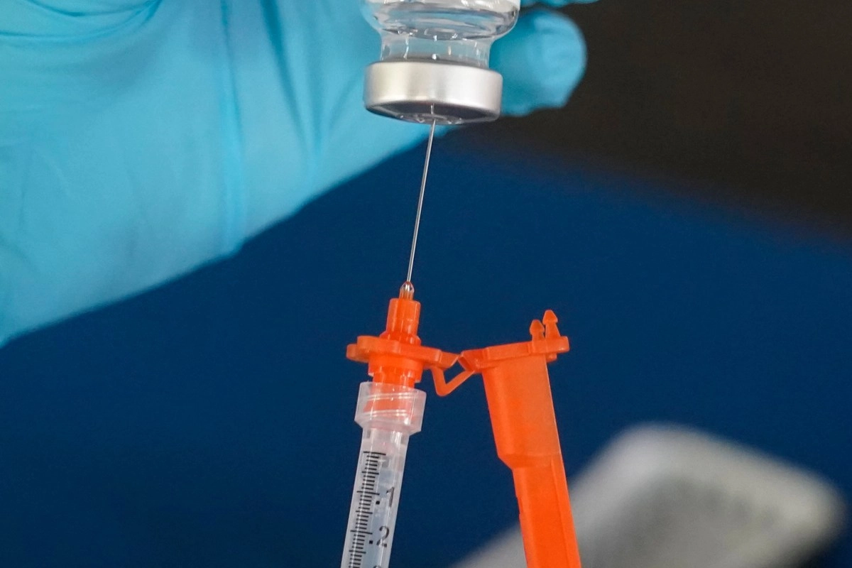 The FDA authorizes vaccines covid updated but with restrictions