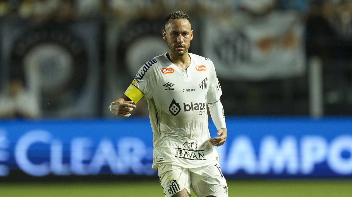Neymar Y Memphis Depay criticized the lawn artificial in the stadiums football