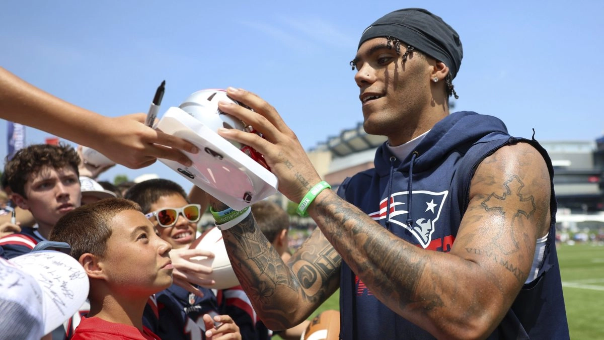 Latinos A Follow at the NFL Andy Borregales Christian Gonzlez E Isiah Pacheco