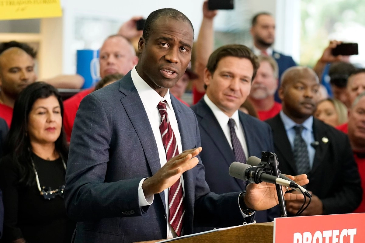 Florida suspend mandates of vaccination in the schools the first state in do so