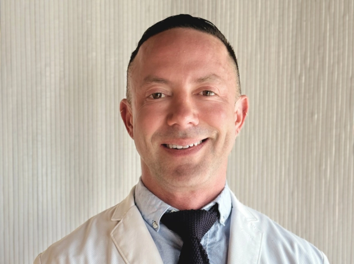 The doctor a front of a network of telemedicine that help also to Latinos undocumented