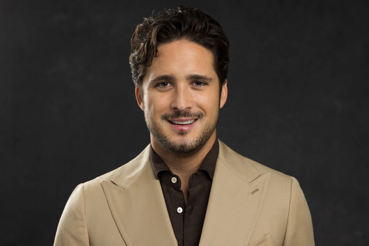 Diego Boneta Surprise with its similar a fidel Castro in a advance of killing Castro