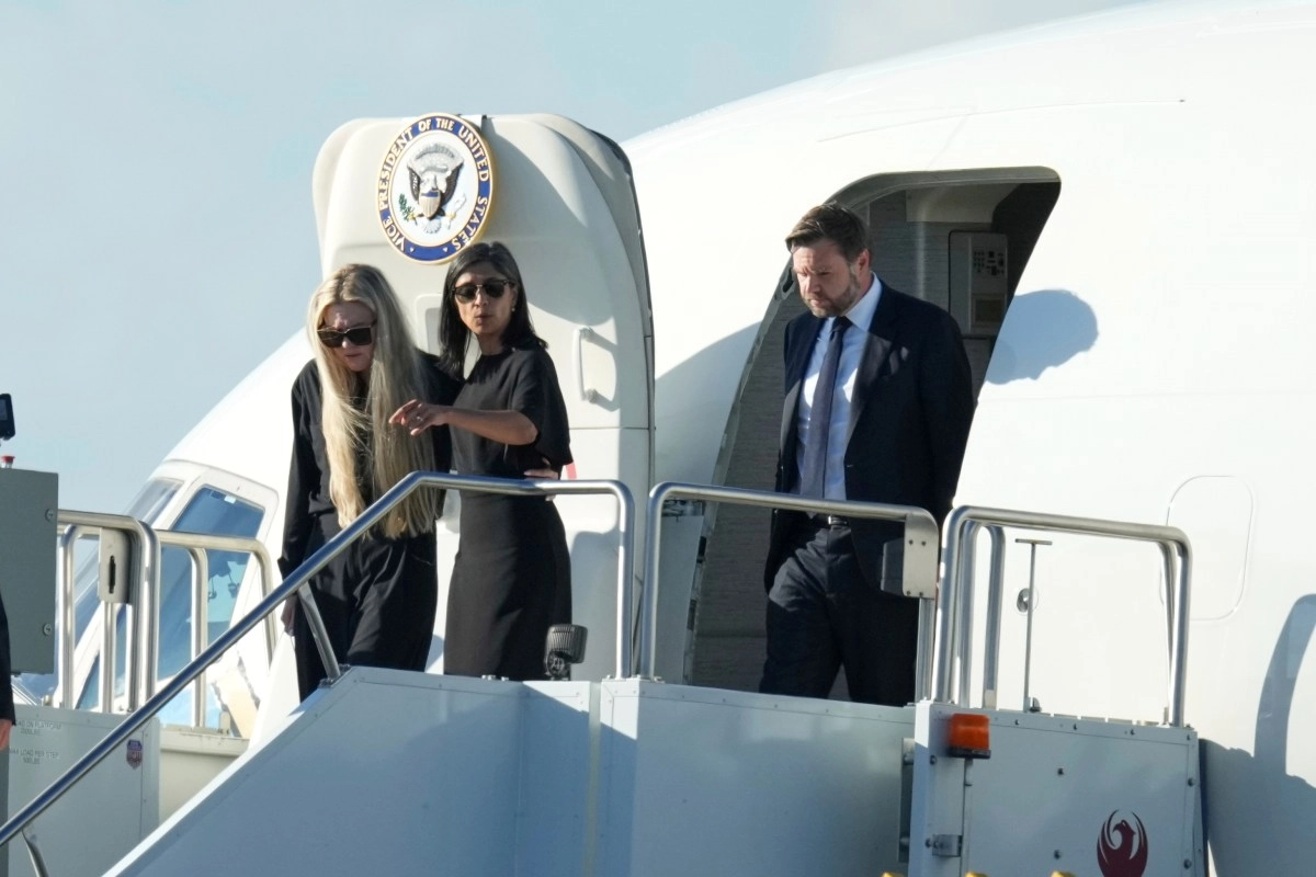 JD Vance accompanied the coffin of the activist conservative charlie kirk of utah a phoenix