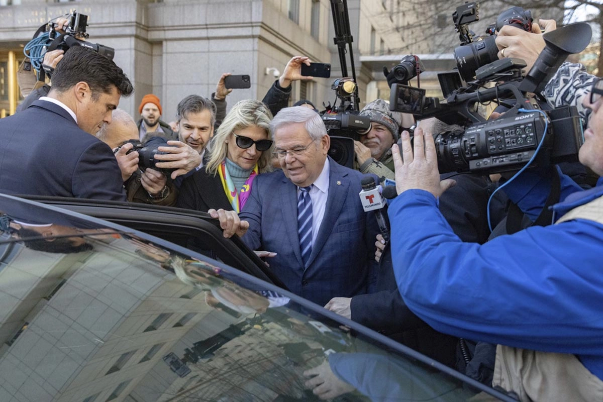 Wife Bob Menndez will pass more of four years in prison per being part of its network of bribes