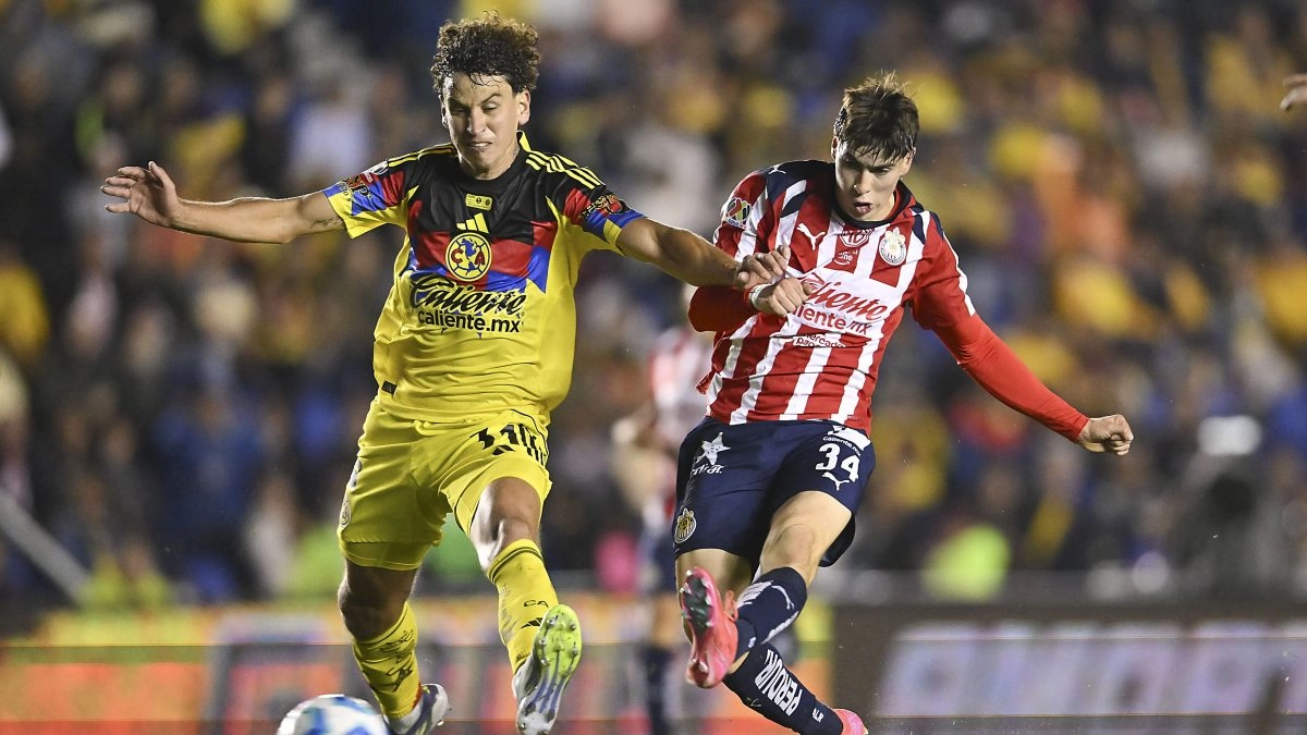 Chivas surprises America 12 y saves the project of milito in intense classic