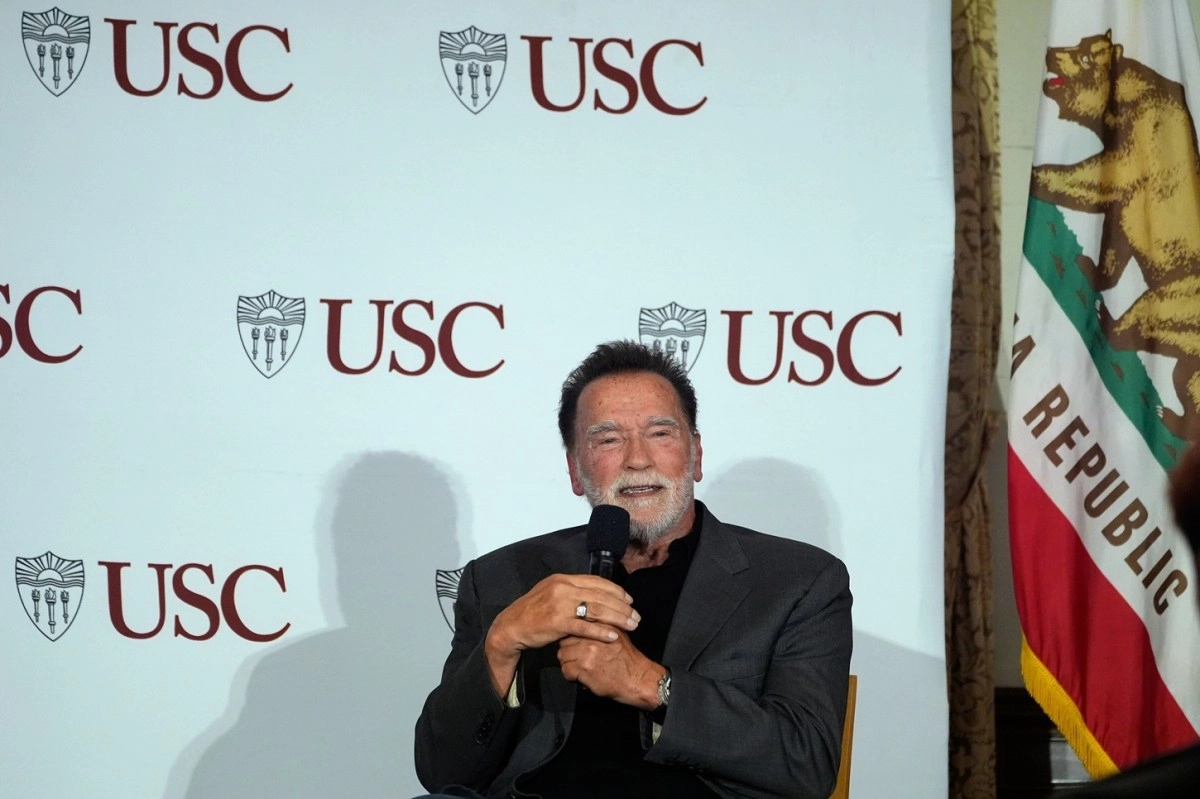 Schwarzenegger Se opposes openly a the proposition 50 in California to create new districts