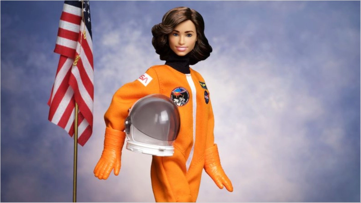 Barbie spear doll inspired in ellen Ochoa the first woman Hispanic in the space