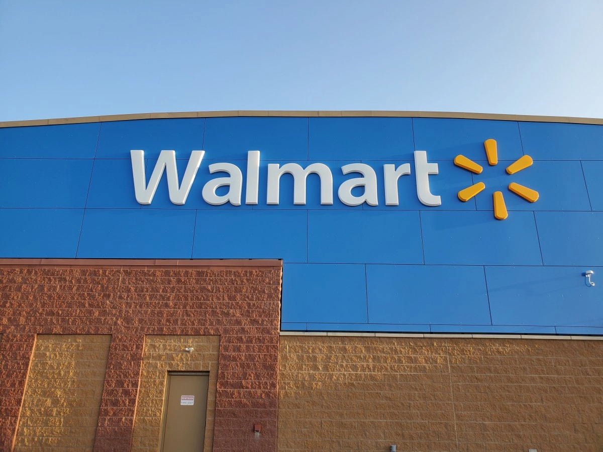 Employee Walmart Shoot a a woman after fight in store houston