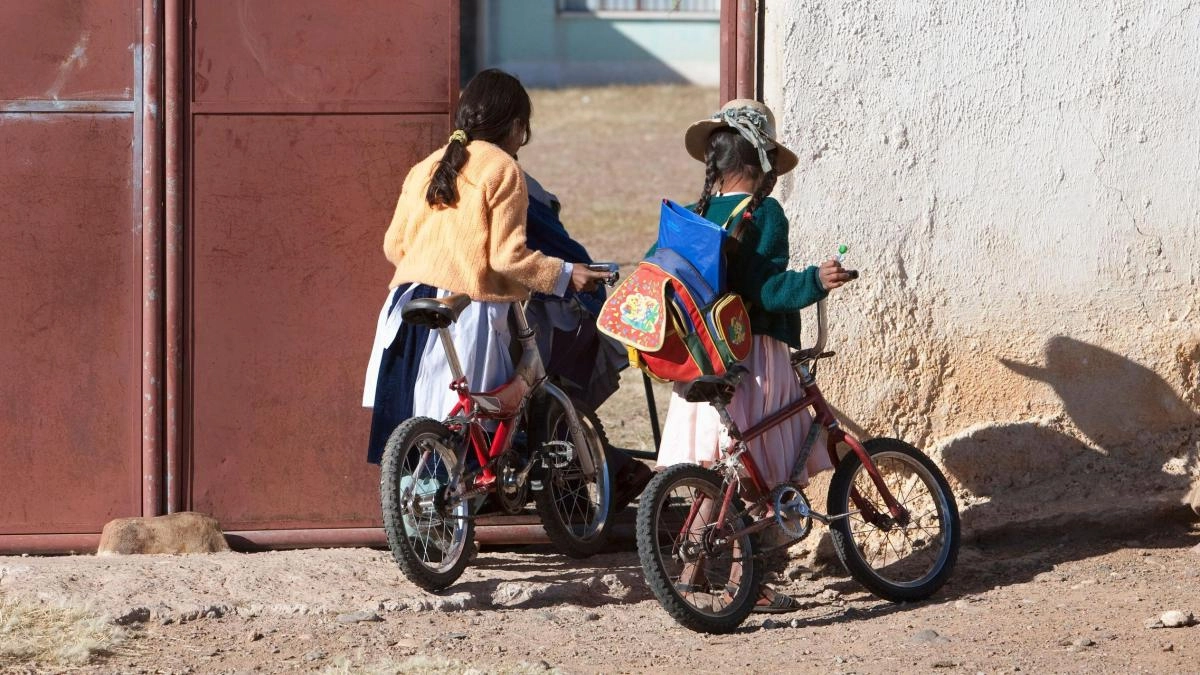 Bolivia approves a historical law that prohibits without exceptions the marriage with minors 18 years