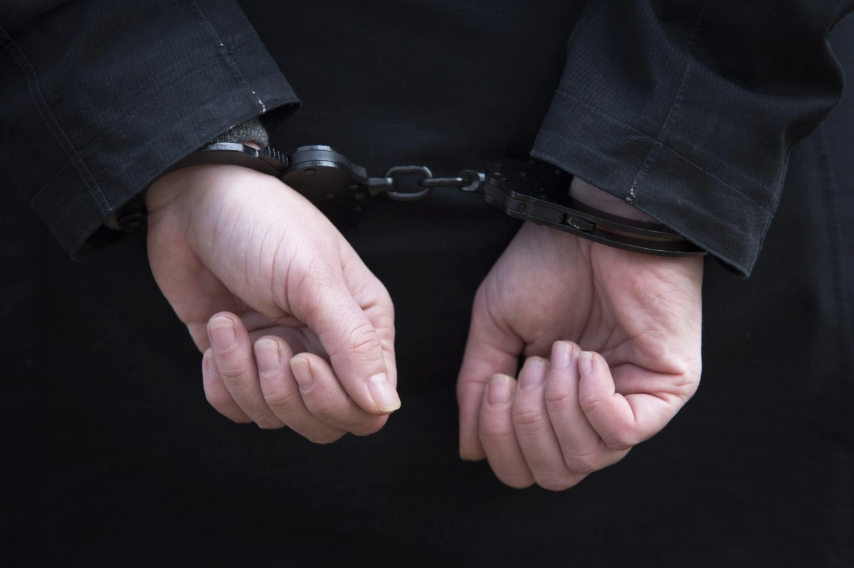 Immigrant is detained by Ice in a stop of traffic to weigh to have permission work