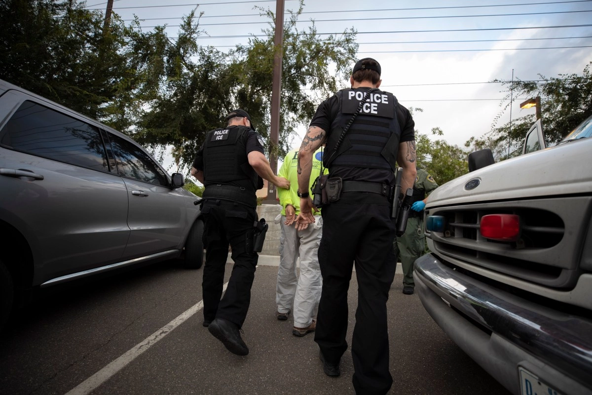 Immigrant that fought a fire forest is detained by the border patrol
