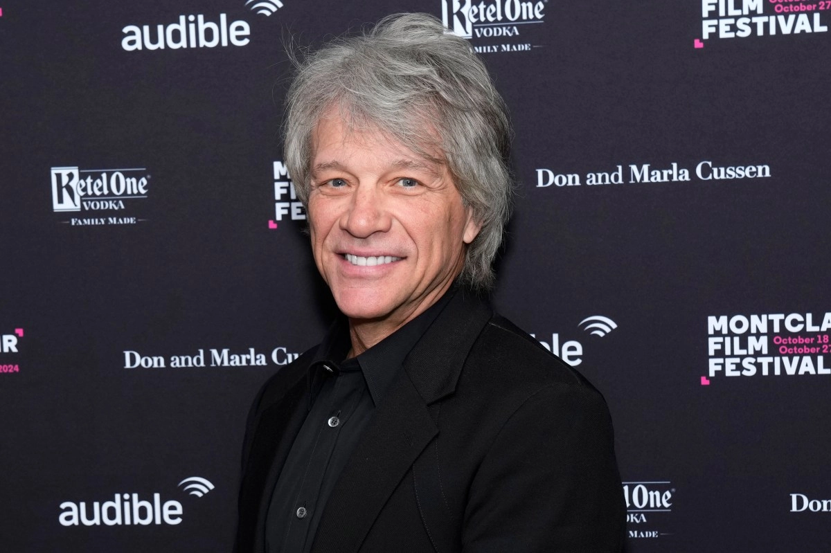 Jon bon jovi spoke about the baby that adopted millie bobby brown y their son is a madness