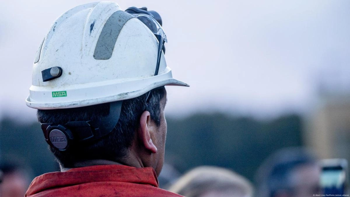 To less 25 miners trapped after collapse of mine in Colombia