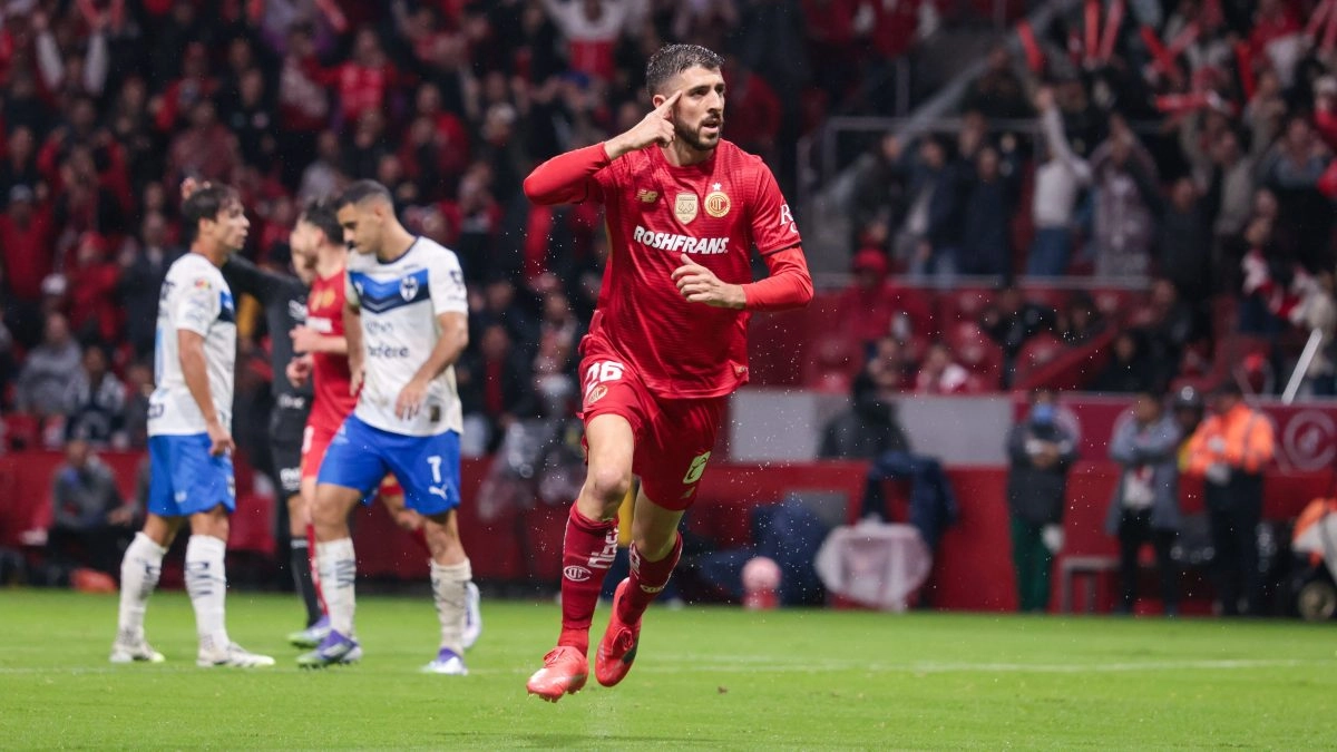 Paulinho Se Luce with a Hat Trick in The    ruthless 62 of the Toluca a Monterrey