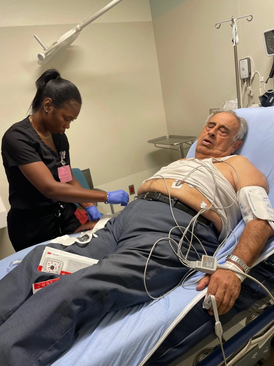Immigrant 79 Years Entabla Demand Millionaire Against ICE