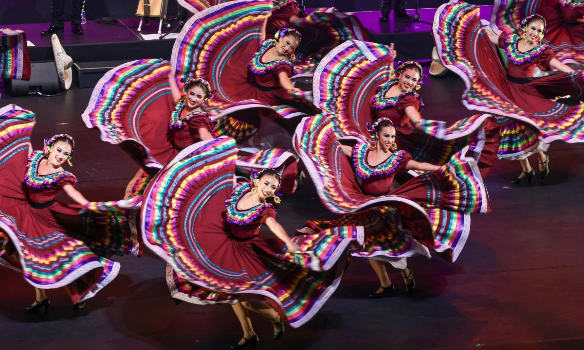 Lightning of the sky 50 years of folklore Mexican