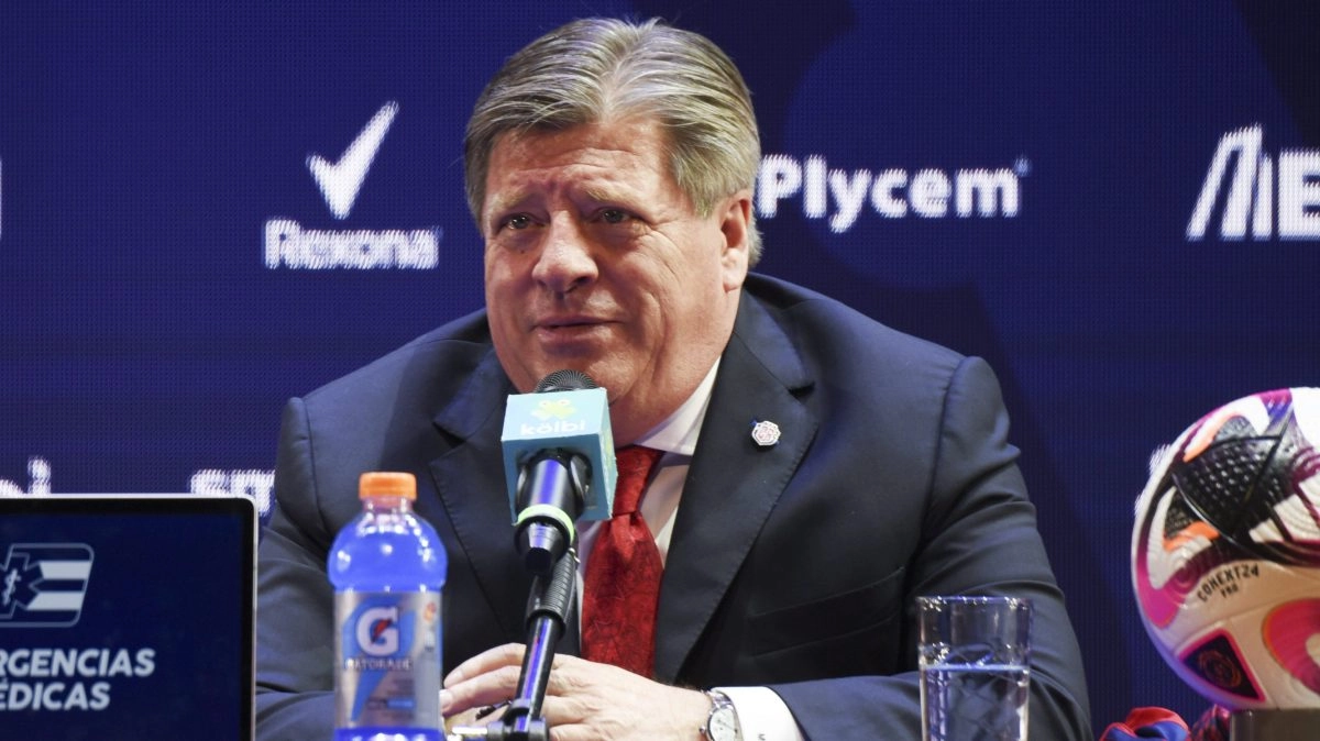 Miguel Herrera is against the ropes but doesnt deny the result