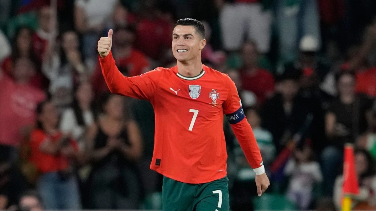 Cristiano Ronaldo leads the Forbes list of the highestpaid Messi follows him and Lamine Yamal entered the Top 10 Cristiano Ronaldo leads the Forbes list of the highestpaid Messi follows him and Lamine Yamal entered the Top 10