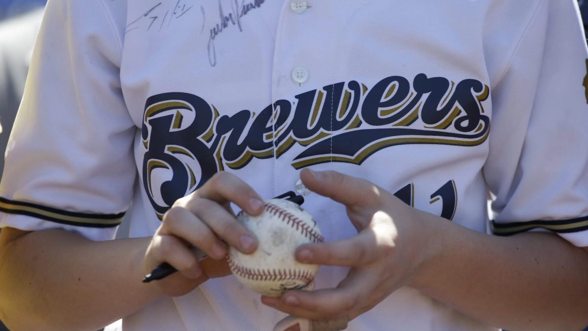 Milwaukee Brewers fan lost job due to ICE threats to Latino Dodgers fan Video