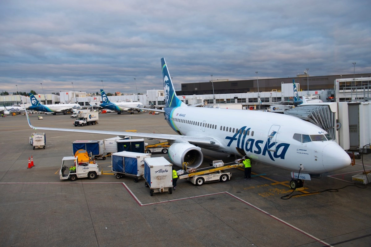 Passenger assaults two flight attendants and forces an Alaska Airlines plane to divert