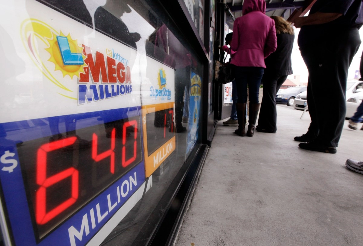 The lottery makes millionaires in a liquorstore in Los Angeles