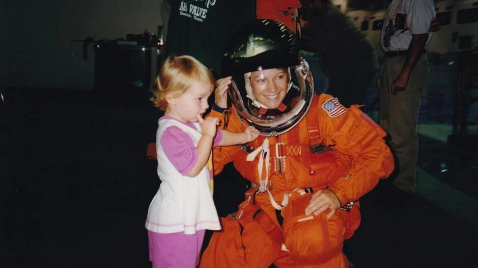 Eileen Collins NASA first woman space commander