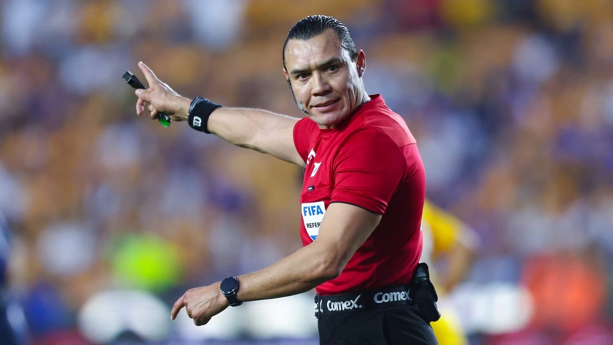 El Chivas vs Atlas with controversy in sight El Gato Ortiz was elected as referee