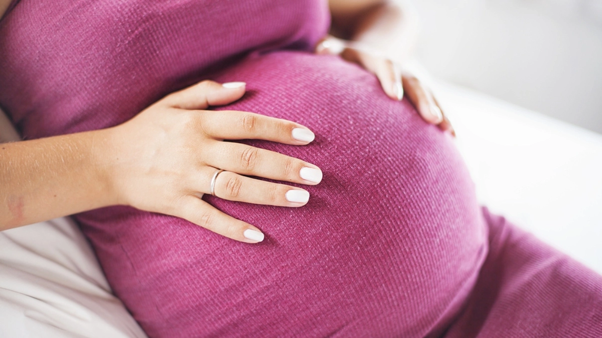 Pregnant woman reports that ICE agent pointed a gun at her head