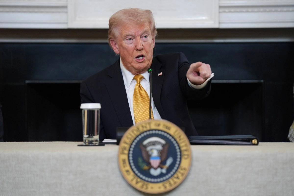 Trump says cartels govern Mexico but praises bravery of president Sheinbaum