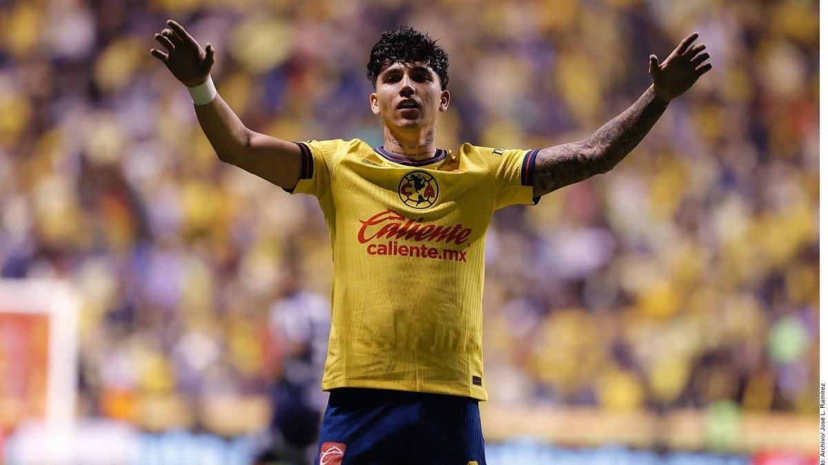Kevin lvarez sheltered by the America squad against the repudiation of his fans