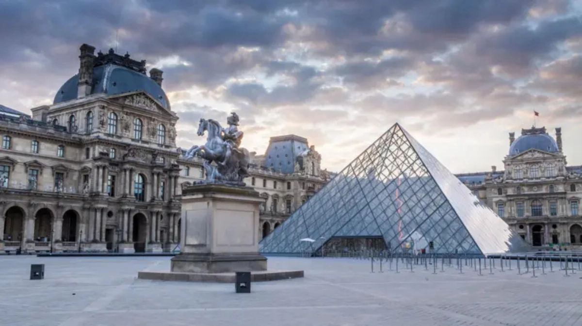 6 facts about the fascinating history of the Louvre the largest museum in the world
