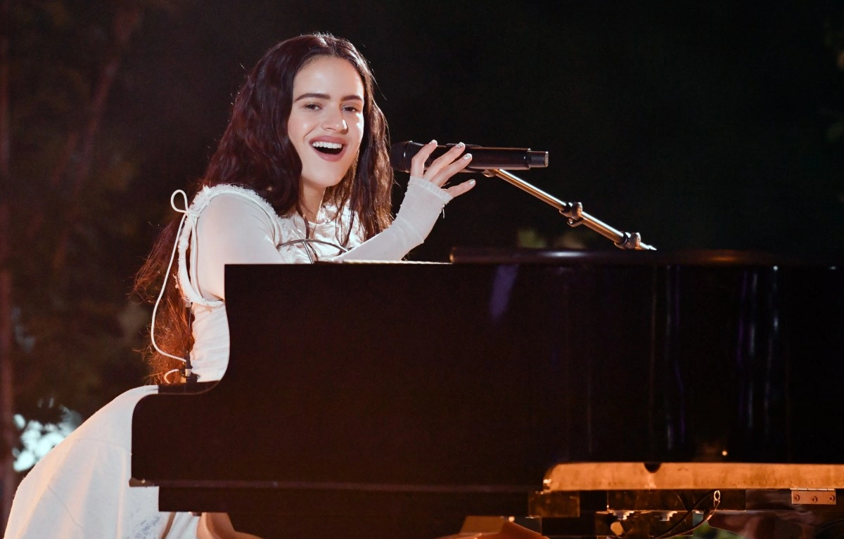 Rosala will offer concert for the launch of Lux