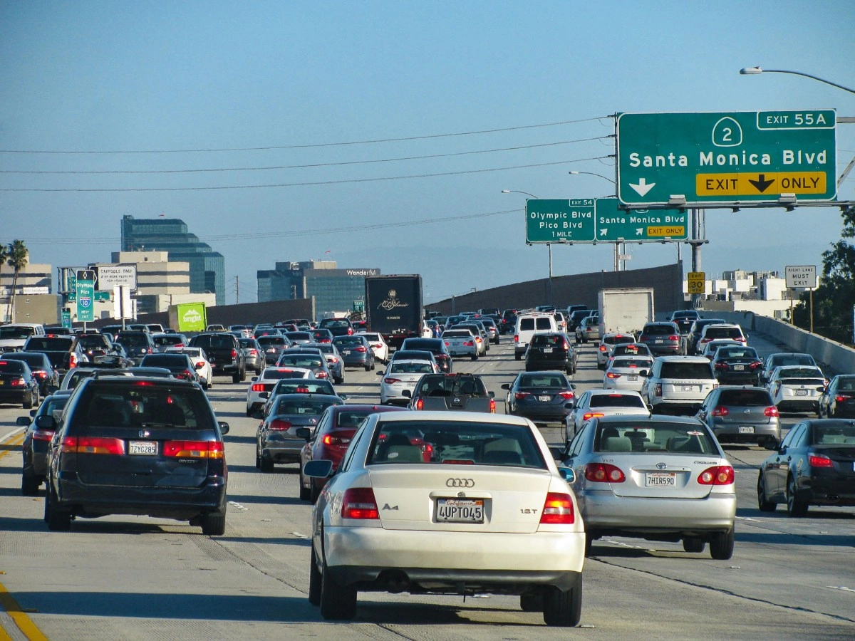 Traffic Alerts in Los Angeles today Monday October 27 2025
