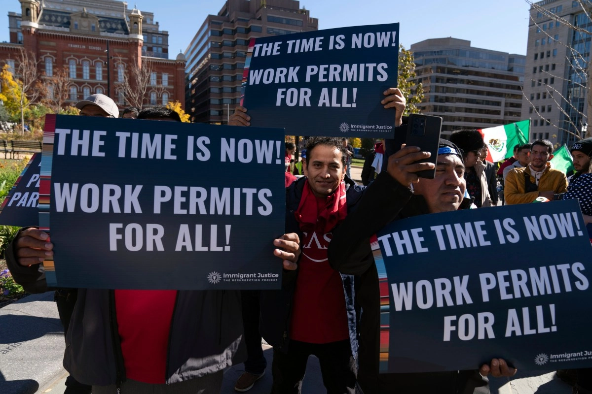 They put an end to automatic renewal of work permits