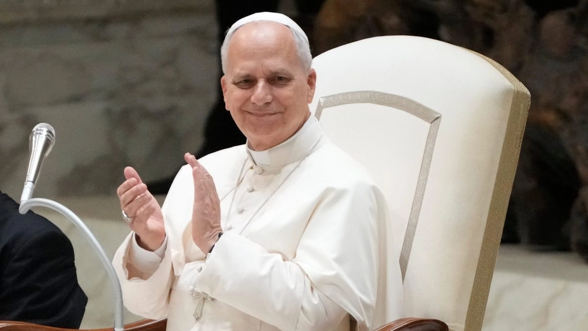 Pope Leo XIV receives a Dodgers shirt and they ask him to pray for the World Series