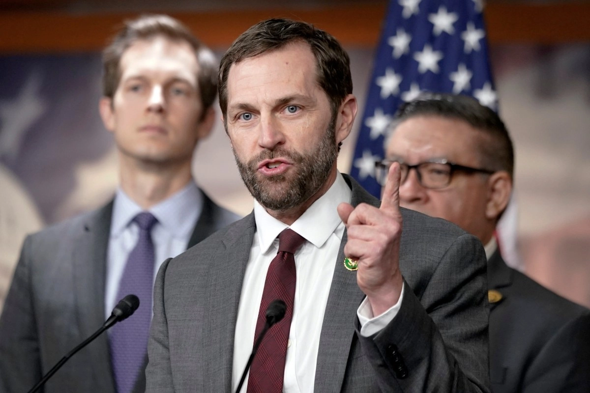 Democrats accus that Trumps attacks against alleged drug boats are murders