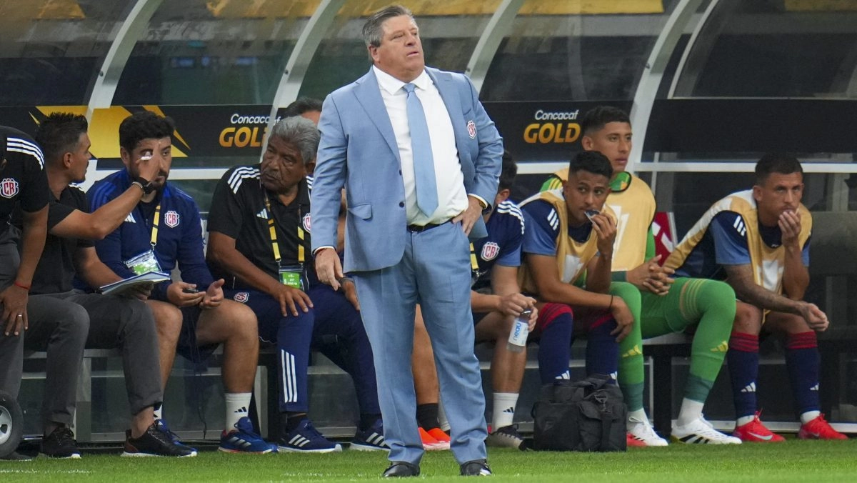 Miguel Herrera in hard controversy with football manager