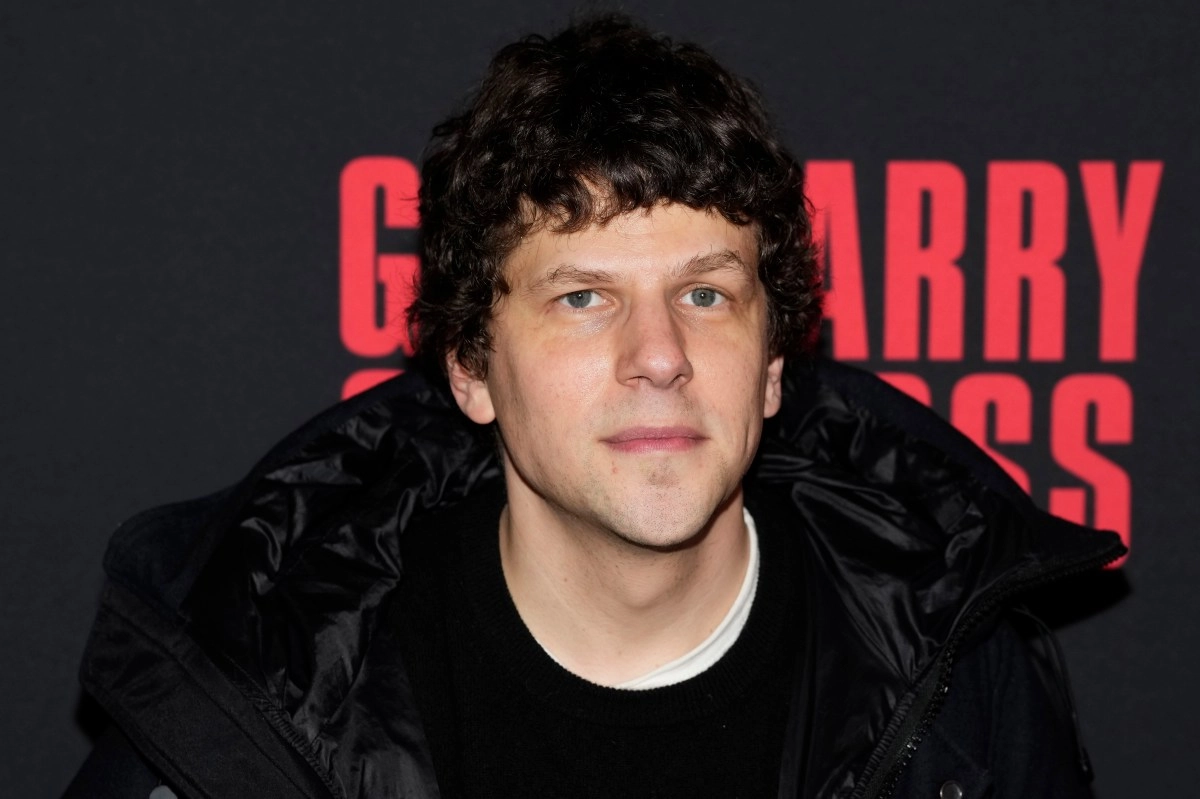Jesse Eisenberg will undergo surgery to donate a kidney to a stranger