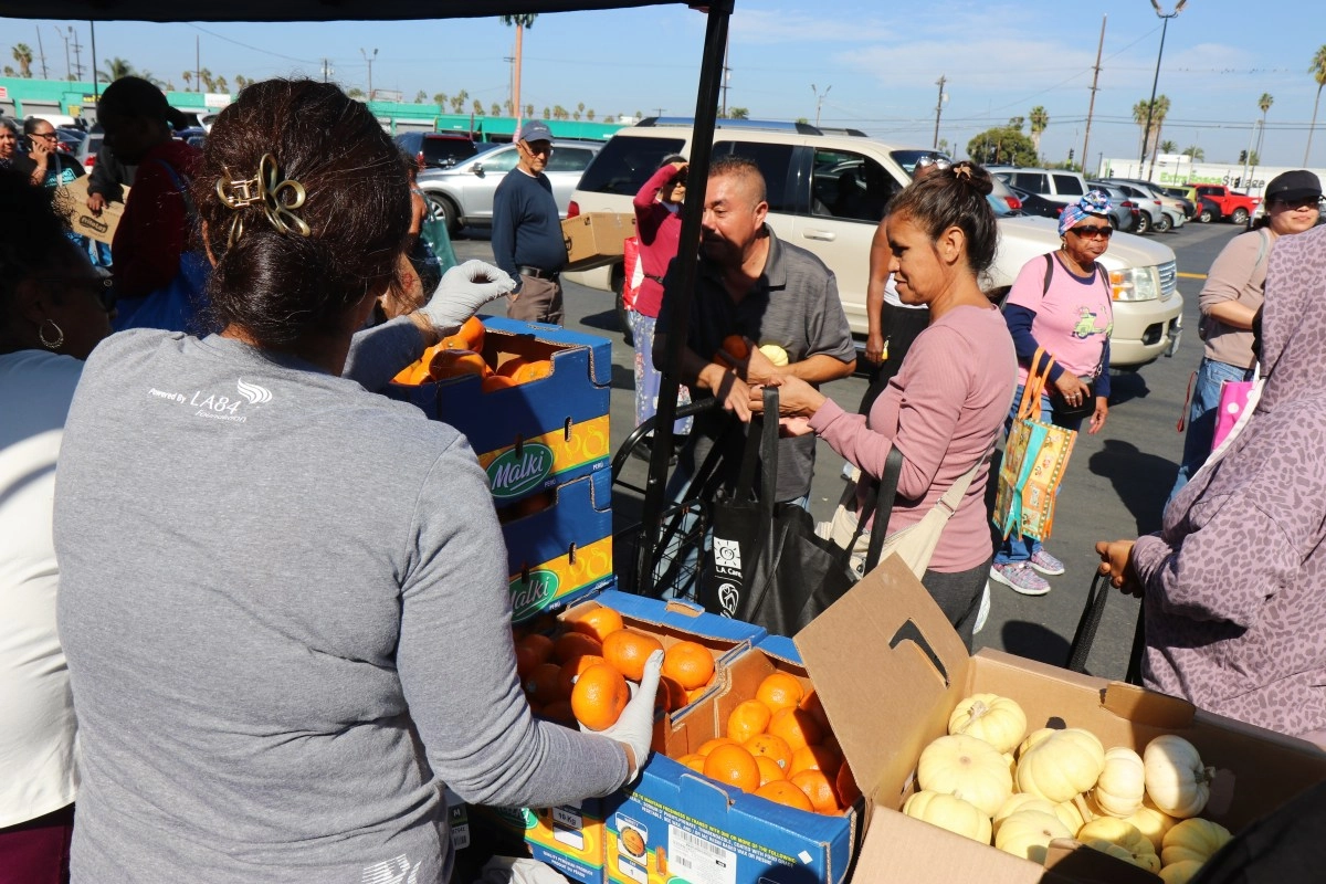 Organizations help Angelenos affected by the pause of the SNAP program