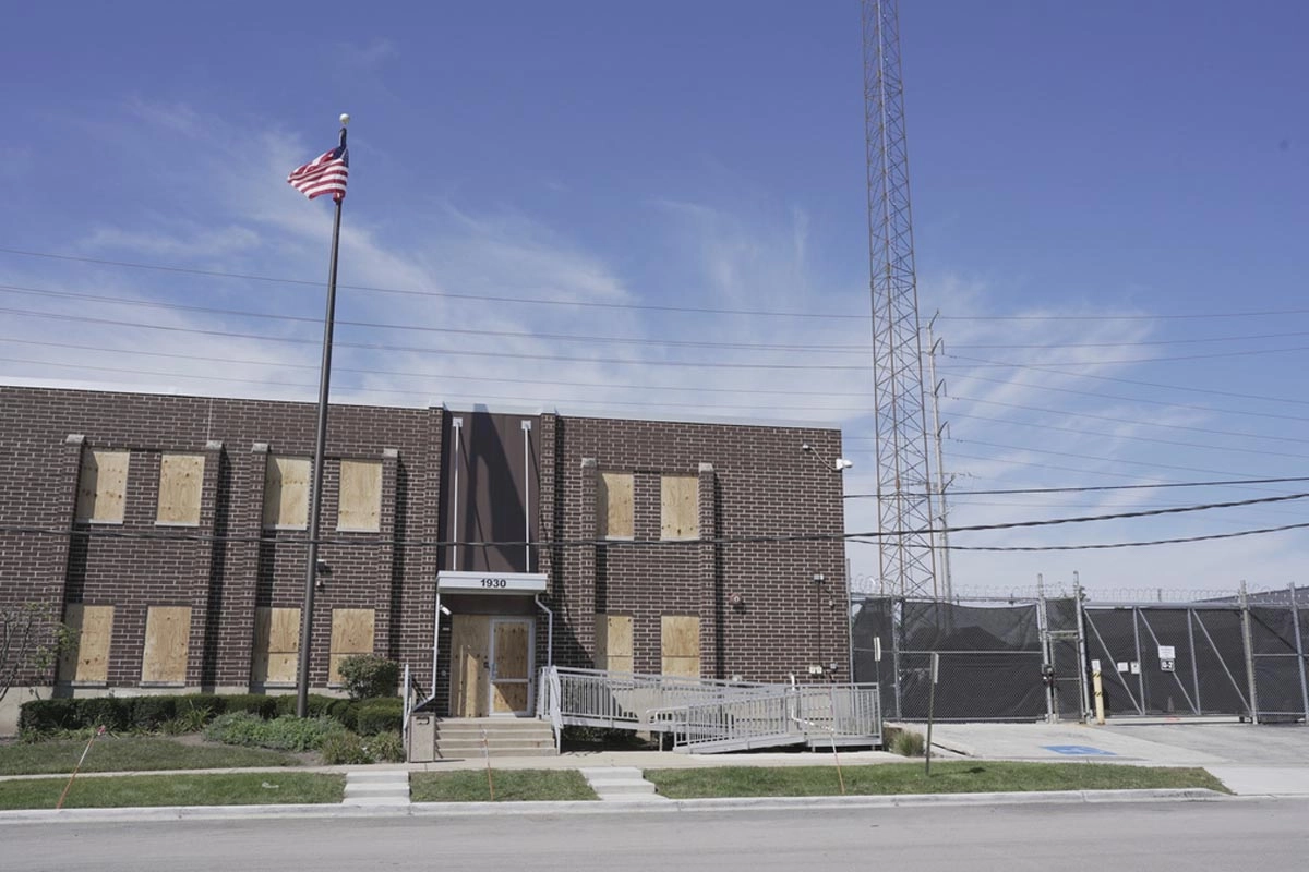 Immigrant defenders report alleged abuses committed in a detention center in Chicago