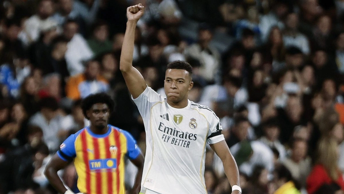 Real Madrid beat Valencia and is more a leader than ever